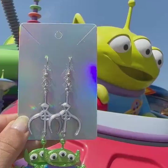 3D Printed Toy Story Alien Earrings: The Claw