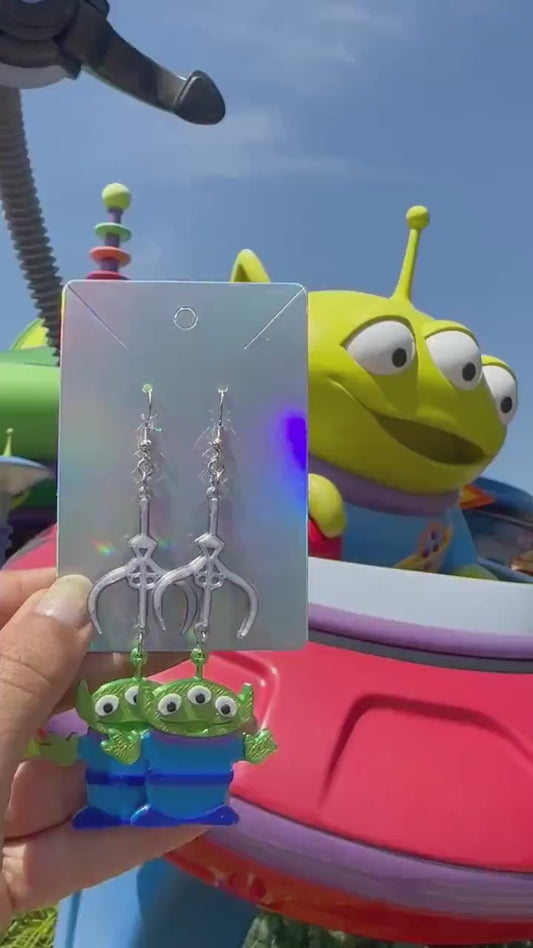 3D Printed Toy Story Alien Earrings: The Claw